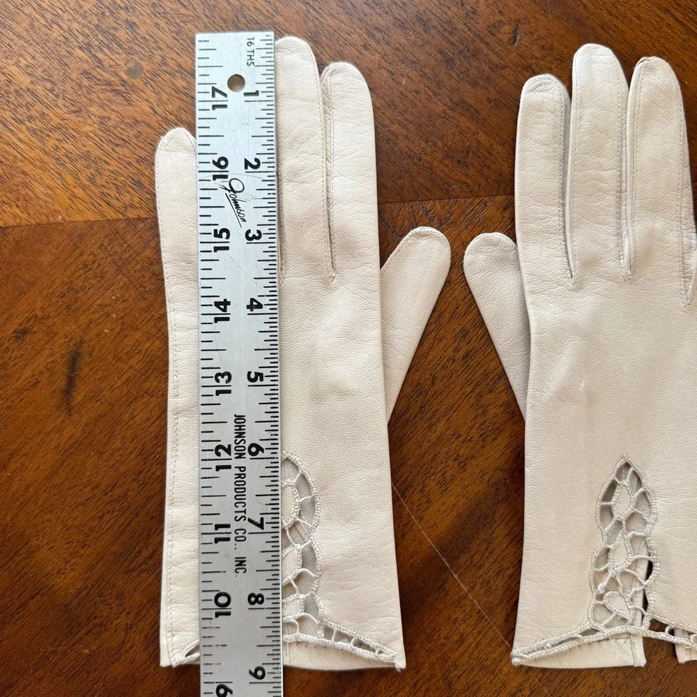 Vintage Cream Kid Leather Gloves LIKE NEW!